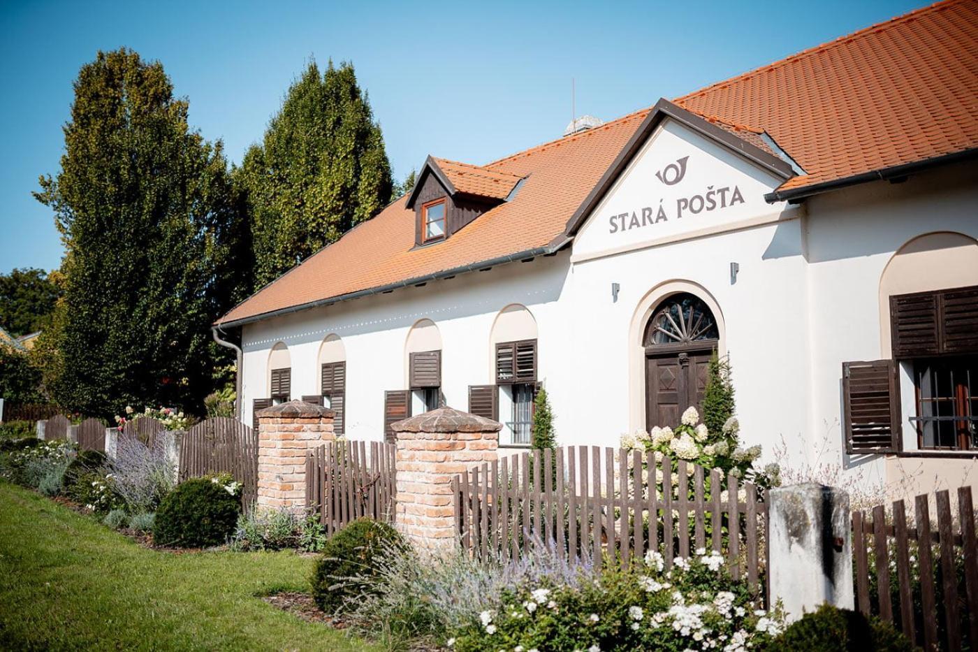 Hotel Penzion Stara Posta Kovalovice Exterior foto